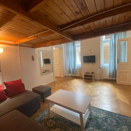 Ac With Free Parking At Acacia St, City Center Budapest Esterno foto