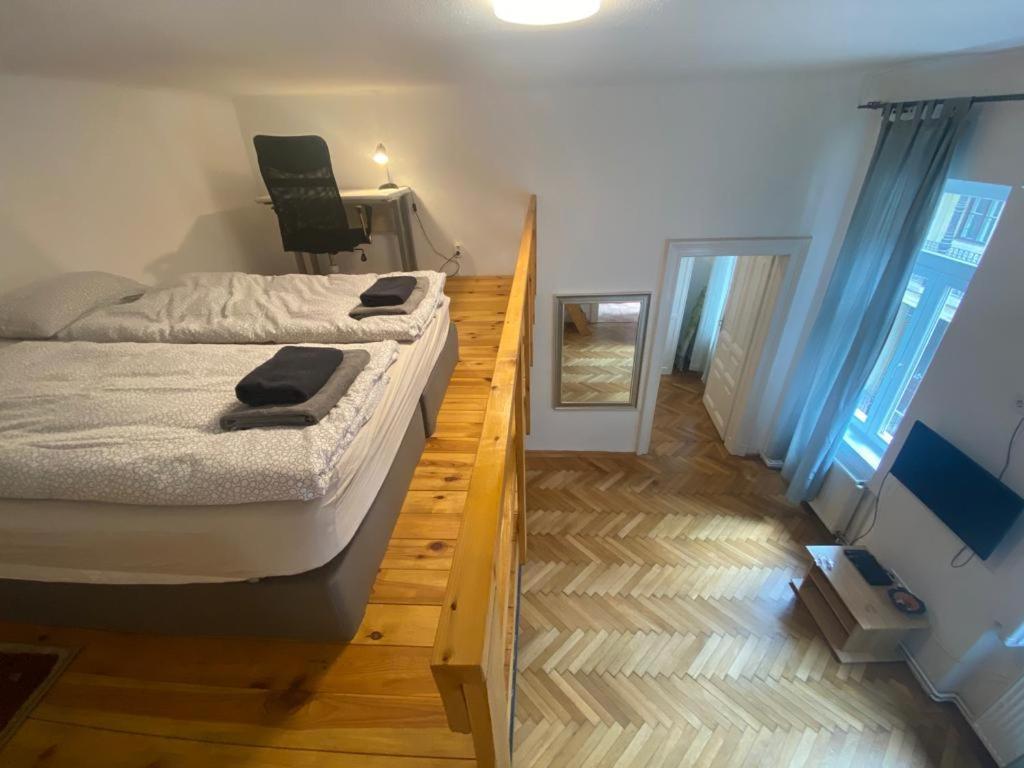 Ac With Free Parking At Acacia St, City Center Budapest Esterno foto