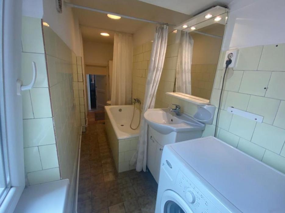 Ac With Free Parking At Acacia St, City Center Budapest Esterno foto