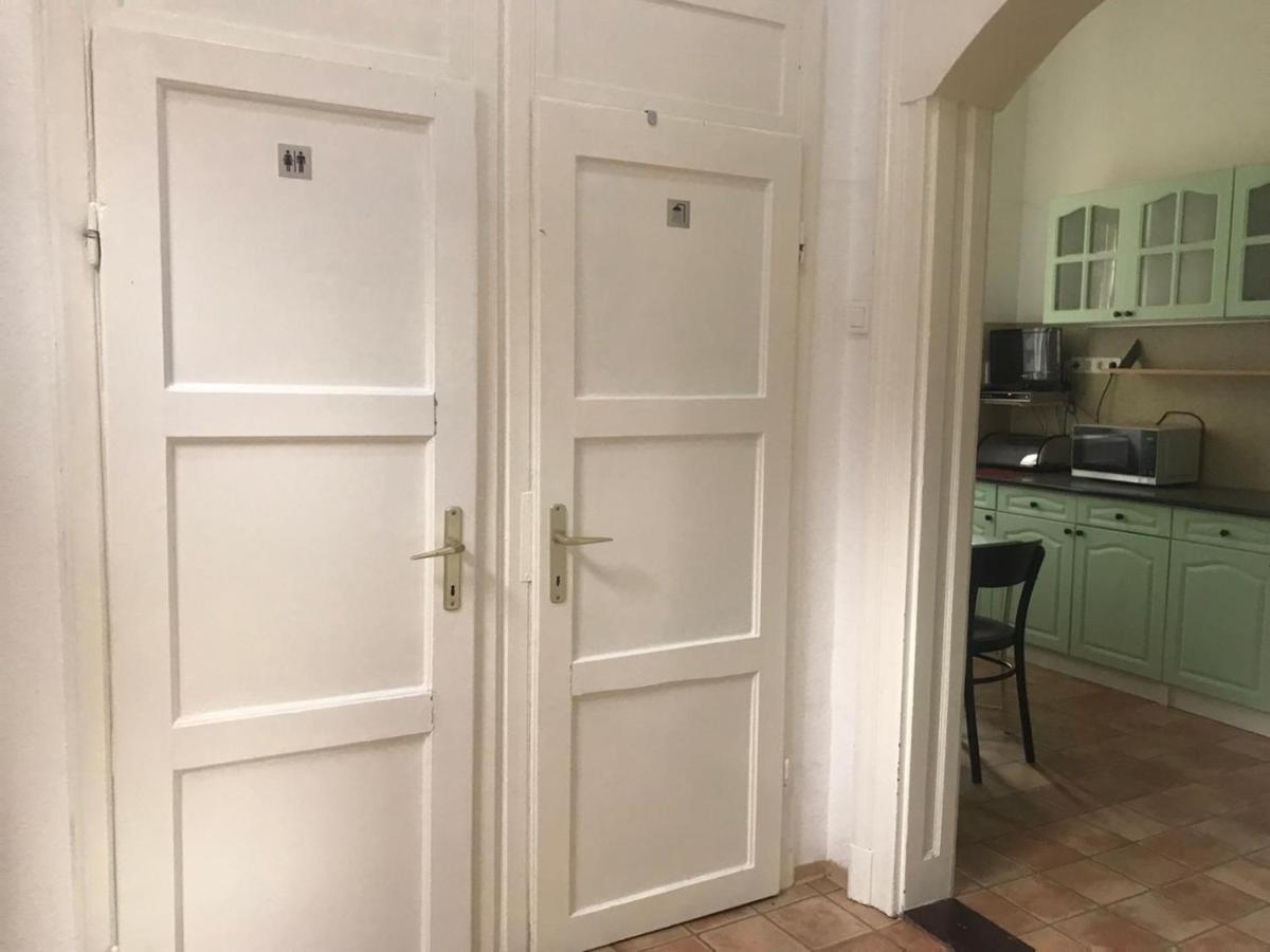 Ac With Free Parking At Acacia St, City Center Budapest Esterno foto