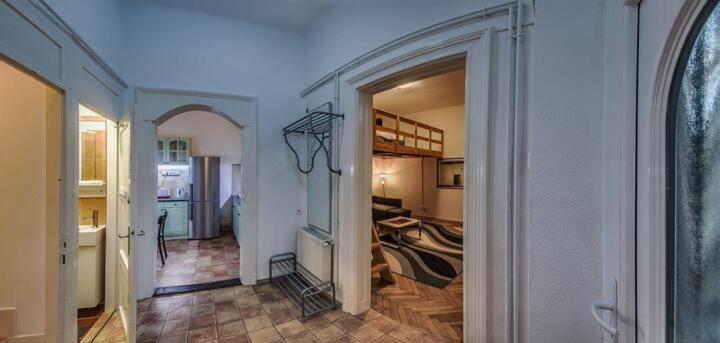 Ac With Free Parking At Acacia St, City Center Budapest Esterno foto